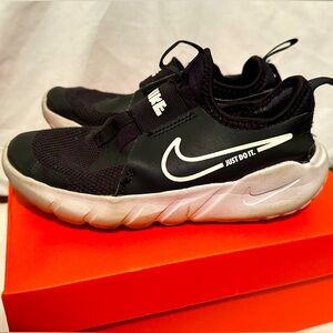 Used Black and White Nike Sneakers Size 1.